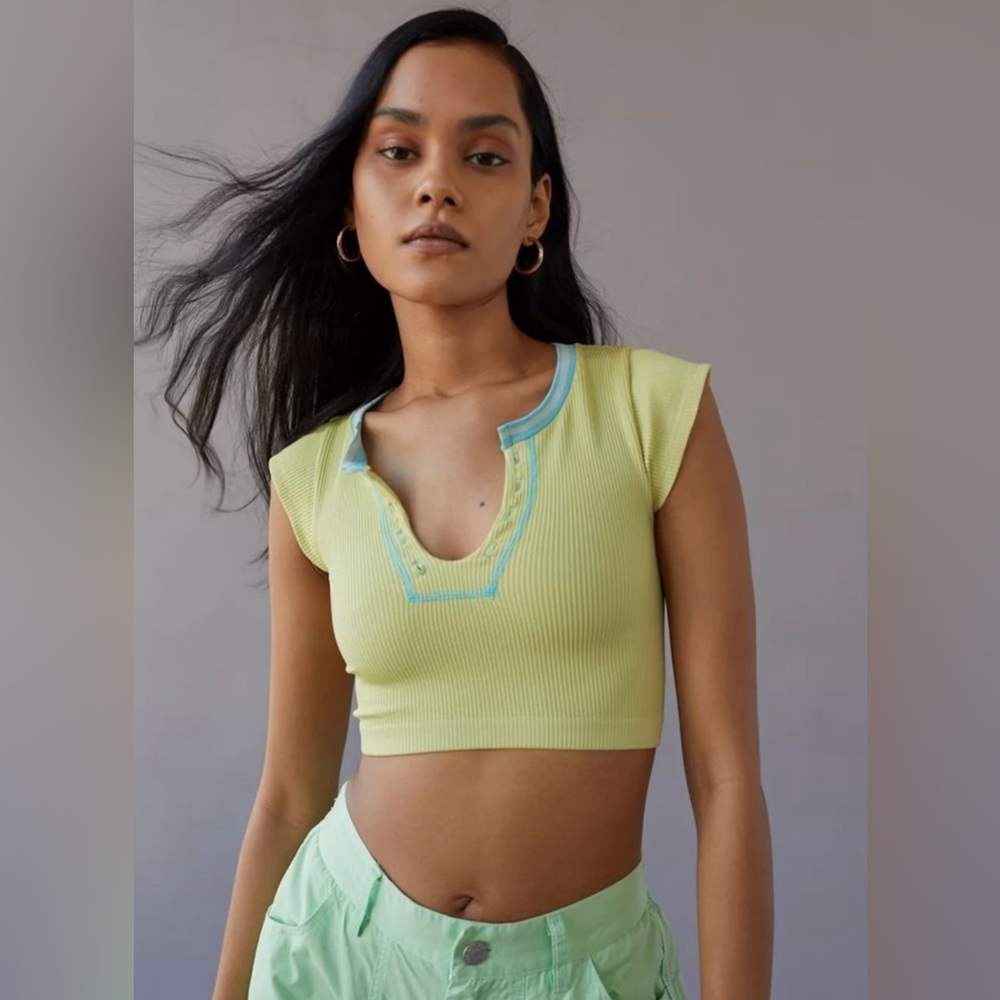 URBAN OUTFITTERS GOLD FOR GOLD TOP